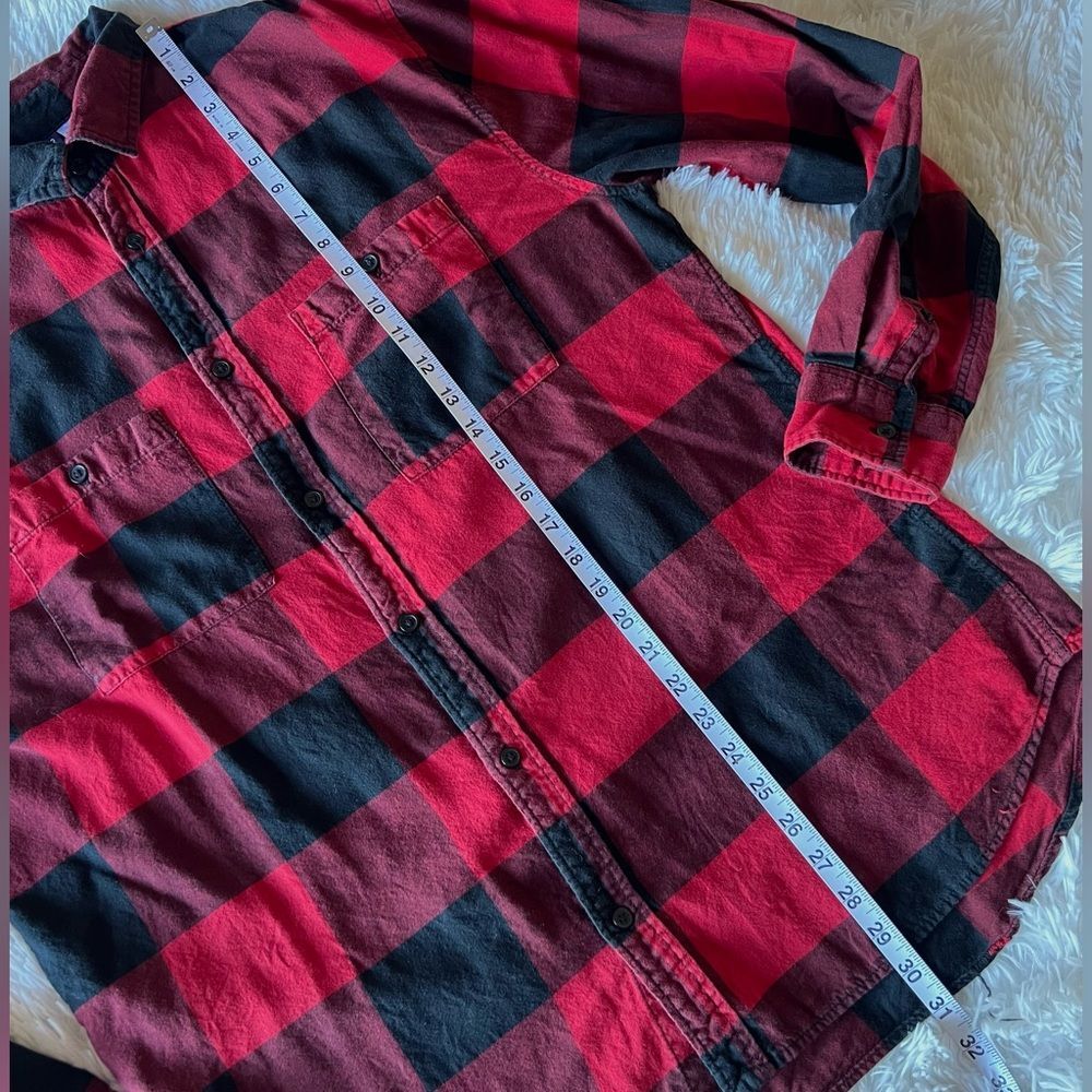 H&M Red and Black Buffalo Plaid Casual Button Down Shirt - Picture 4 of 12